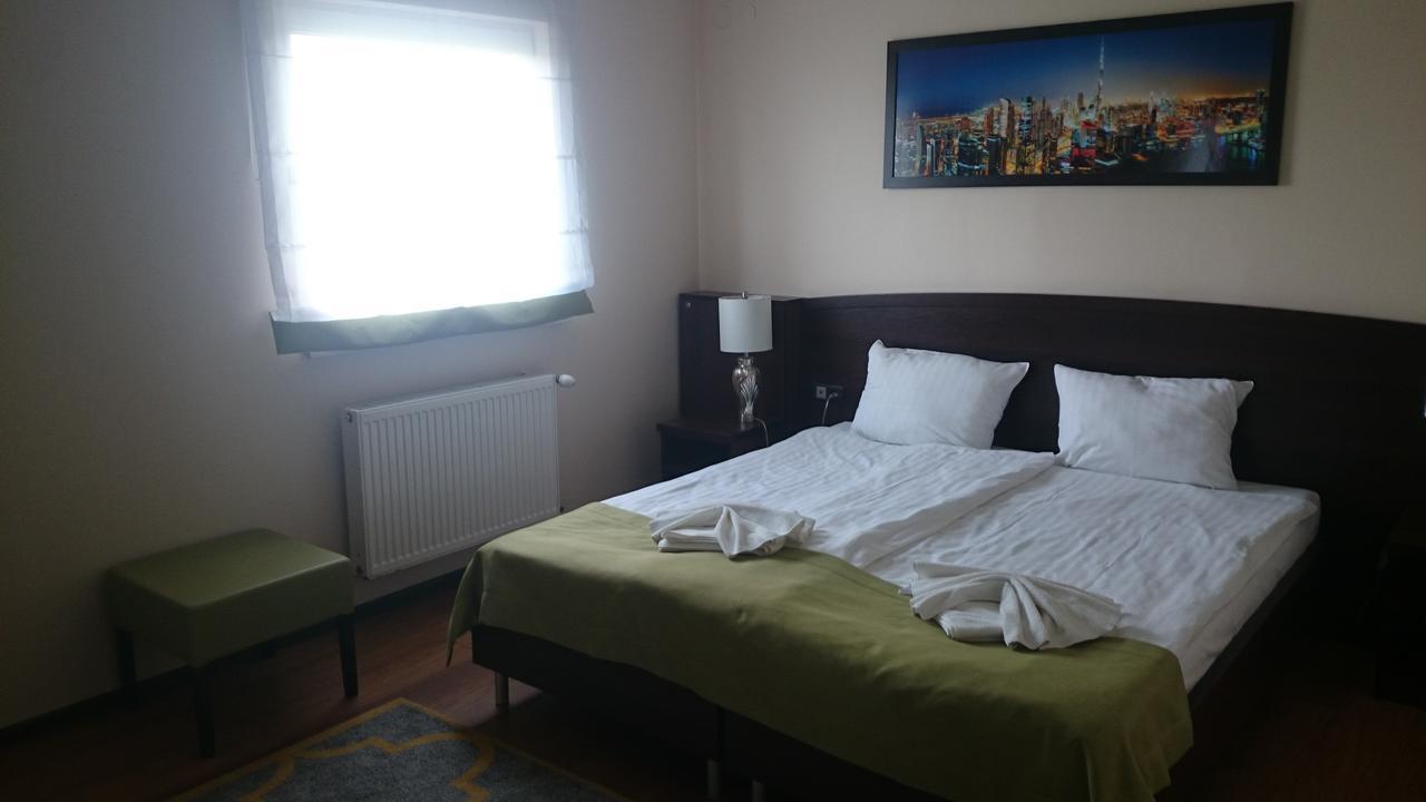 Aparthotel Travel Krasków Oda fotoğraf