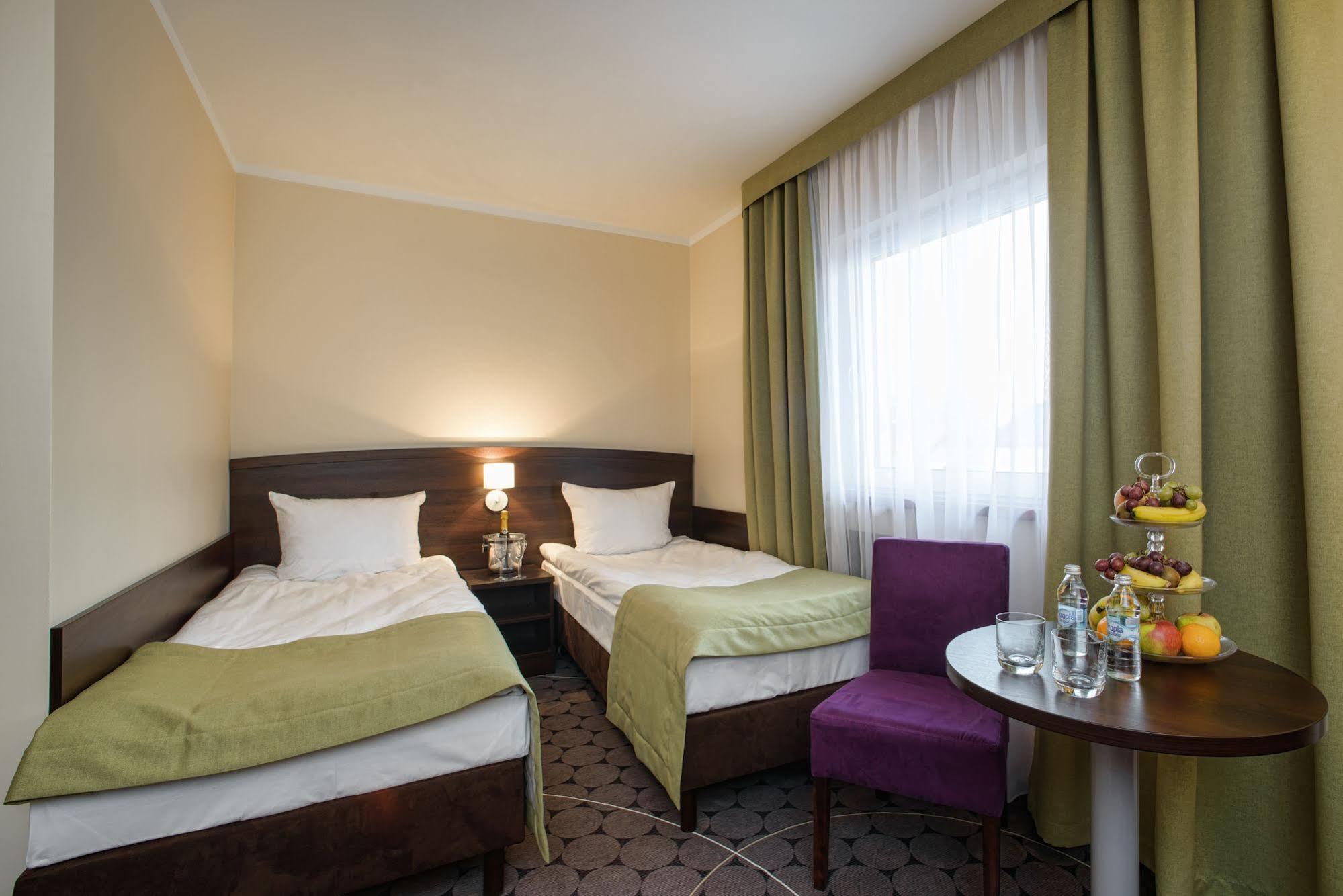 Aparthotel Travel Krasków Dış mekan fotoğraf